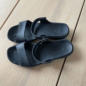 CROCS Cleo V size 7 ladies sandals,  Black Slides crocs size 7